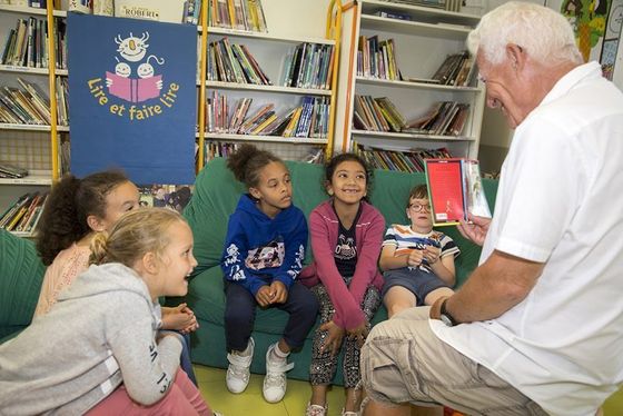 Séance de lecture Lire et faire lire Crédit photo ©Nabil-Boutros 24 juin 2022 - Association Lire et faire lire. École maternelle Gallieni à Deuil-la-Barre – École élémentaire Paul Roth Osny